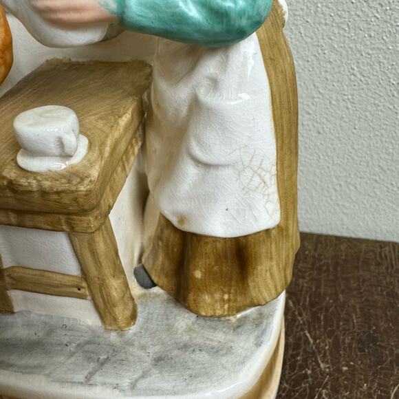Sankyo Japan Vintage 1970s Music Box Home Sweet Home Elderly Couple in Kitchen - Picture 5 of 8